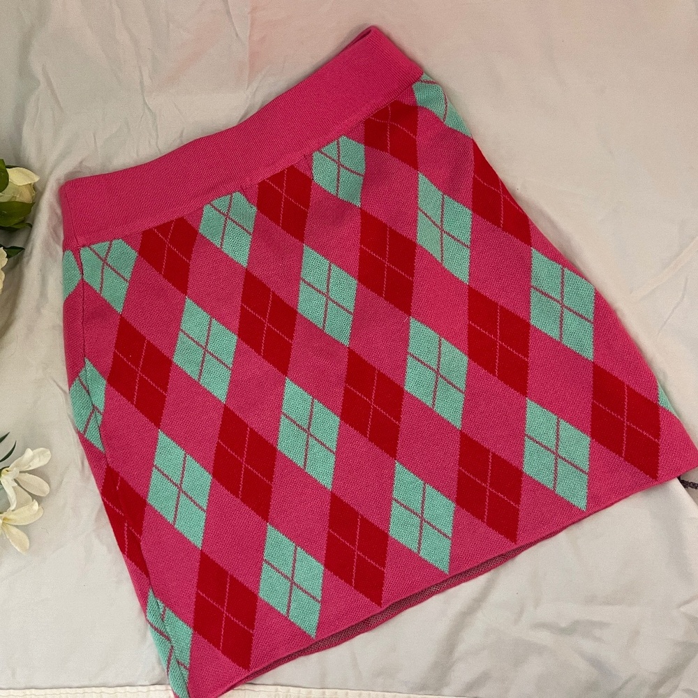 Akira Hot Pink mini Skirt with elastic waist.